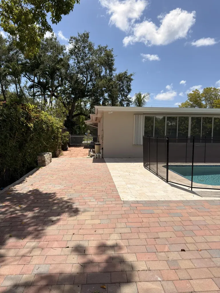 7500 SW 98th Court Miami FL 33173