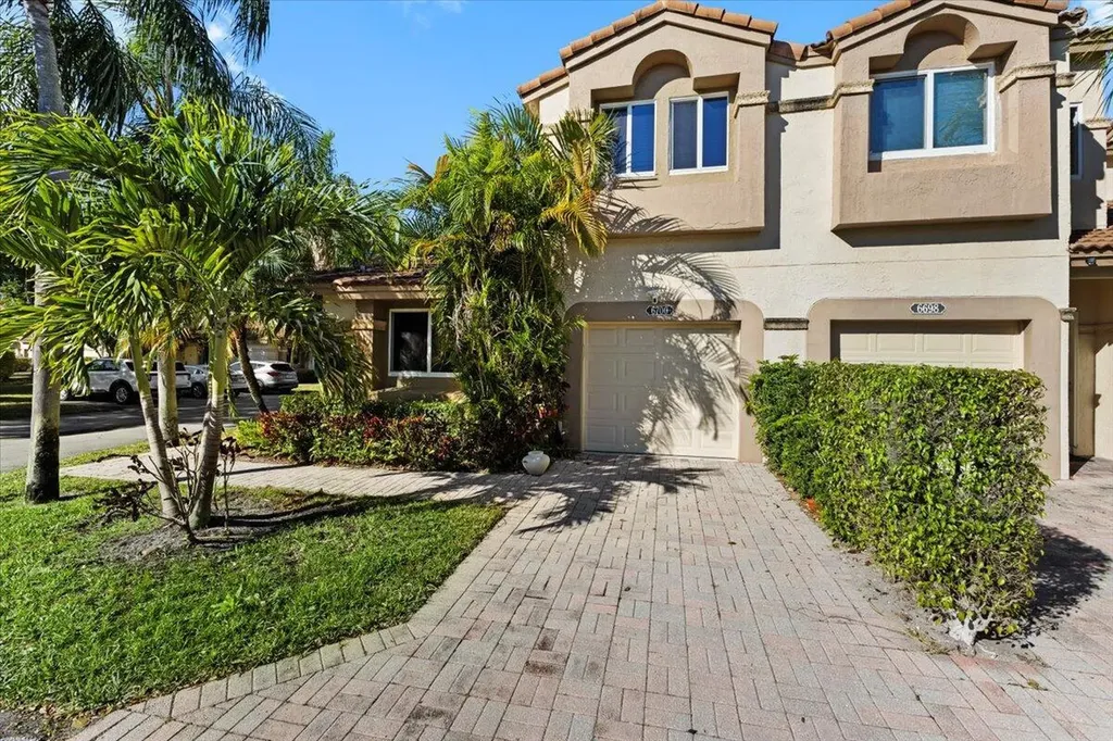 6700 Via Regina Boca Raton FL 33433