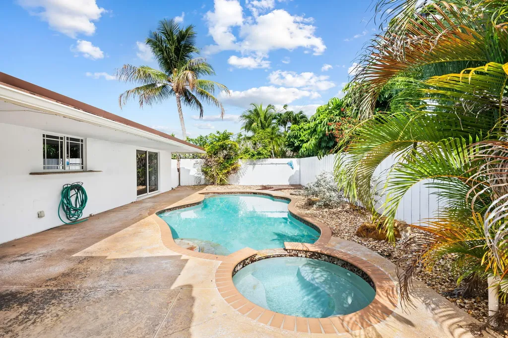 2011 NE 55th Street Fort Lauderdale FL 33308