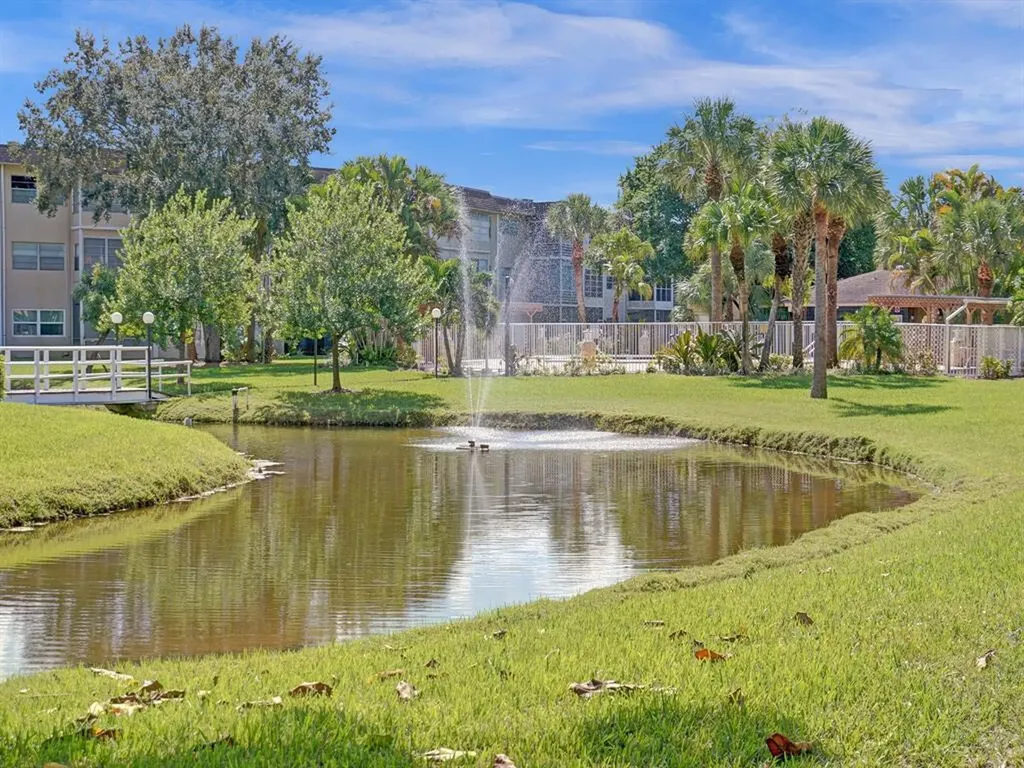 5041 W Oakland Park Boulevard Lauderdale Lakes FL 33313