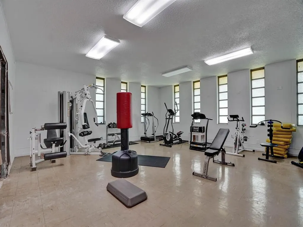 5041 W Oakland Park Boulevard Lauderdale Lakes FL 33313