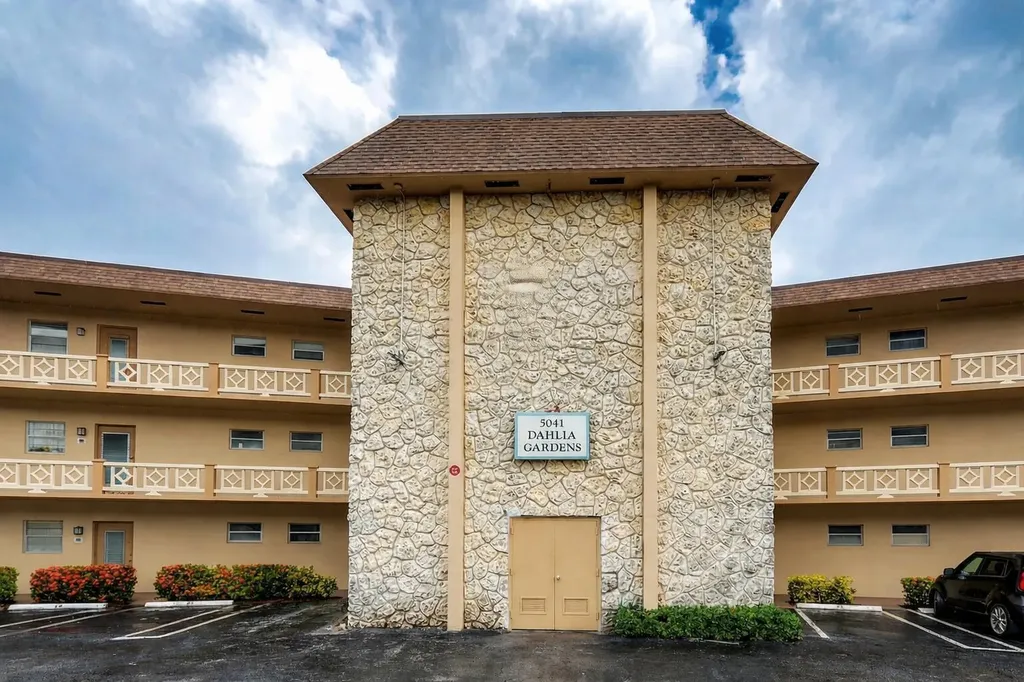5041 W Oakland Park Boulevard Lauderdale Lakes FL 33313