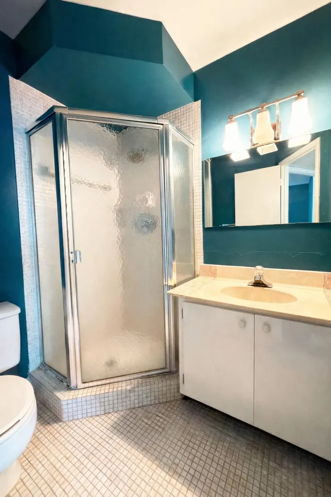 5041 W Oakland Park Boulevard Lauderdale Lakes FL 33313