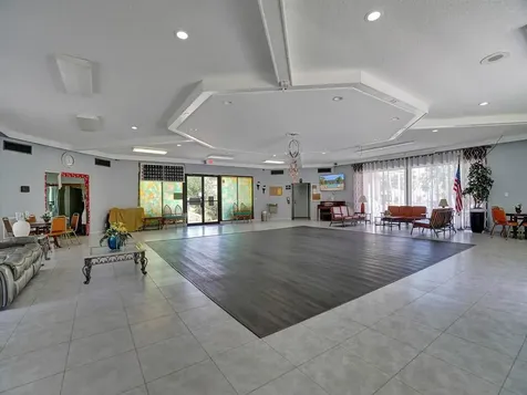 5041 W Oakland Park Boulevard Lauderdale Lakes FL 33313