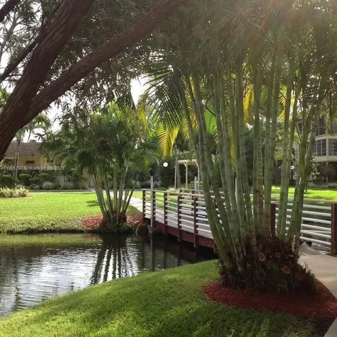 5041 W Oakland Park Boulevard Lauderdale Lakes FL 33313