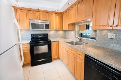 5041 W Oakland Park Boulevard Lauderdale Lakes FL 33313