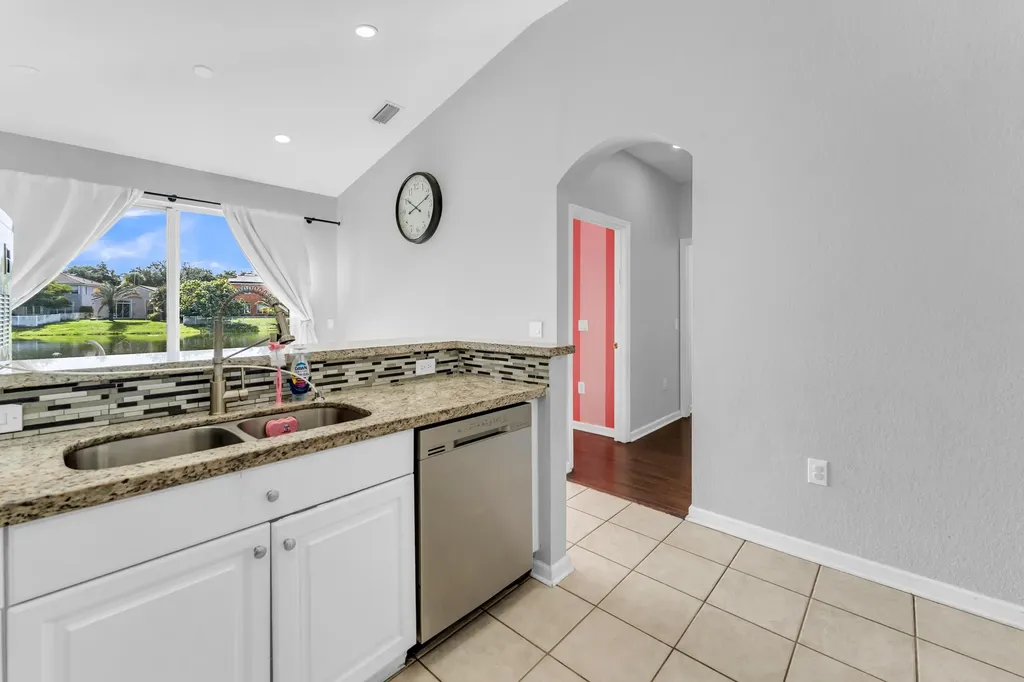 1723 NW 78th Way Pembroke Pines FL 33024