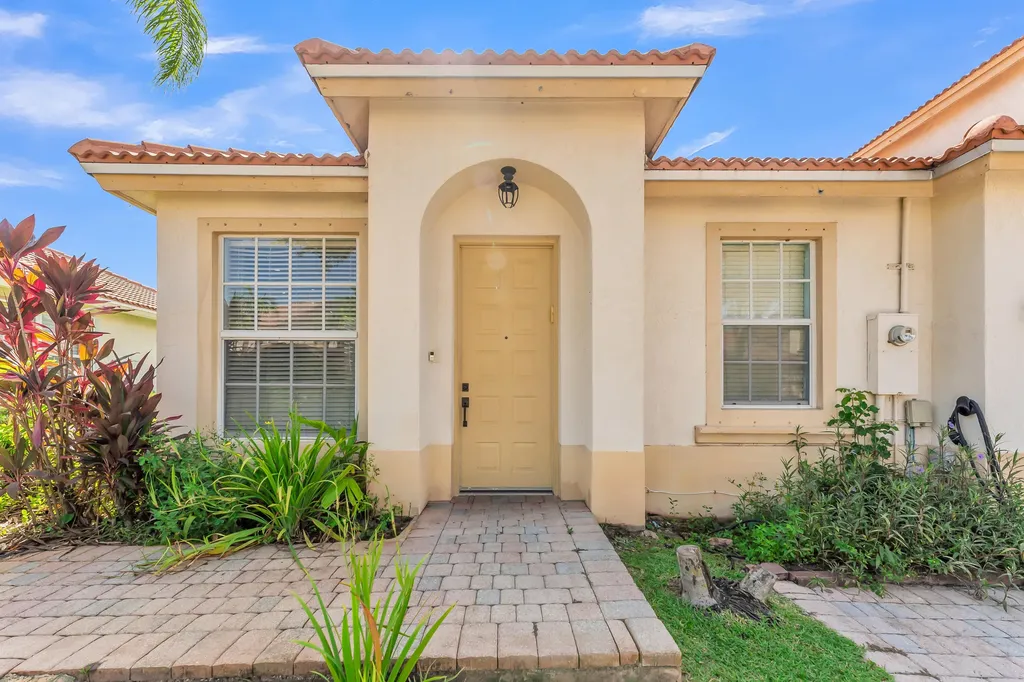 1723 NW 78th Way Pembroke Pines FL 33024