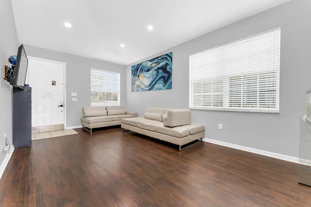 1723 NW 78th Way Pembroke Pines FL 33024