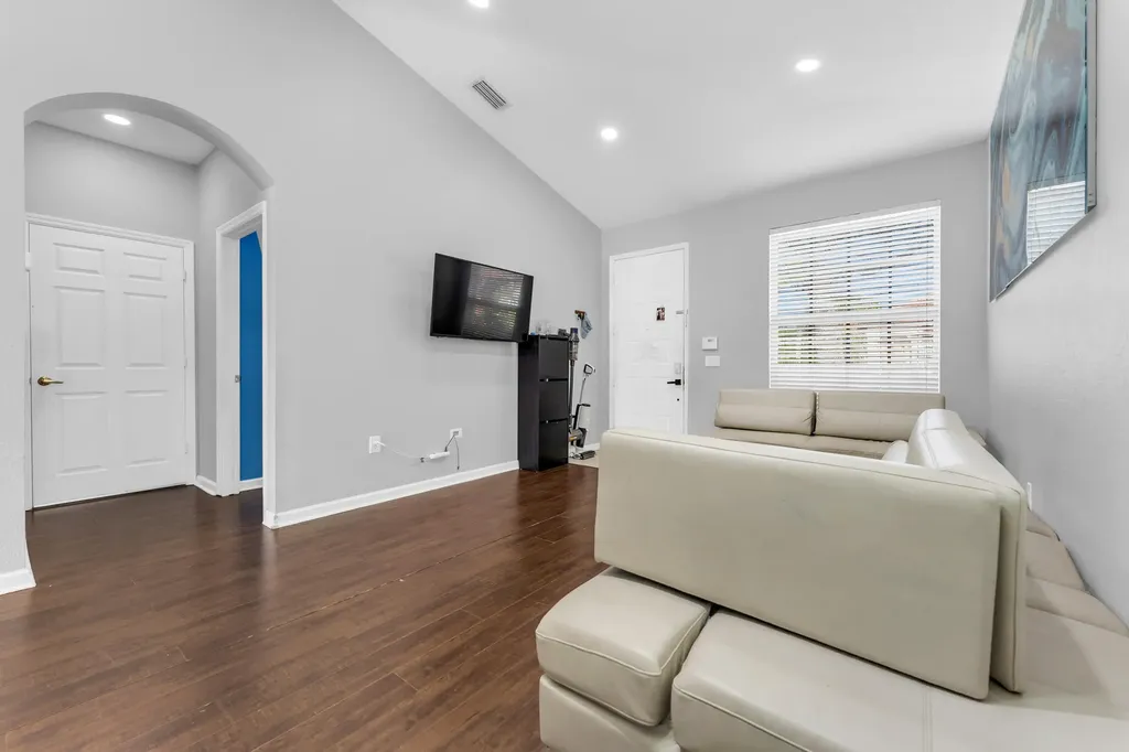 1723 NW 78th Way Pembroke Pines FL 33024