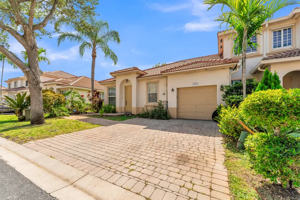 1723 NW 78th Way Pembroke Pines FL 33024