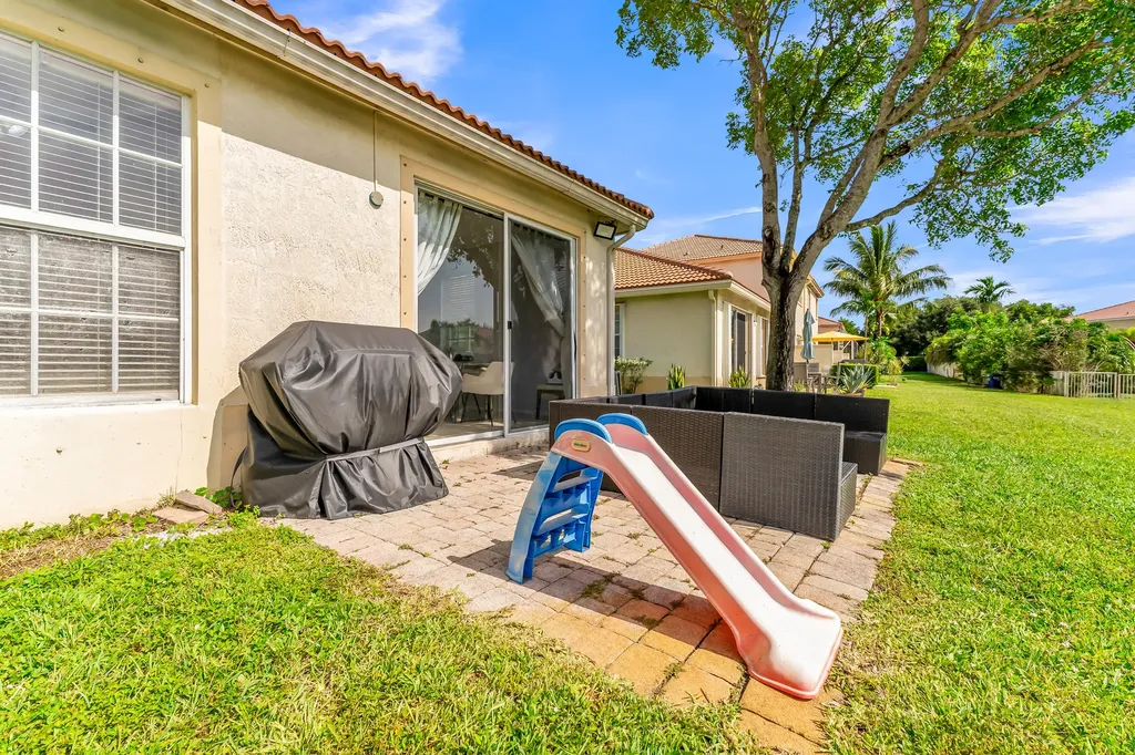 1723 NW 78th Way Pembroke Pines FL 33024