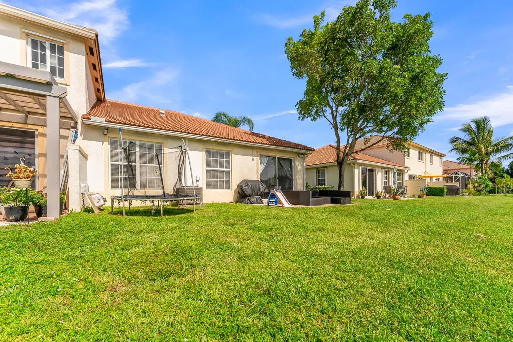 1723 NW 78th Way Pembroke Pines FL 33024