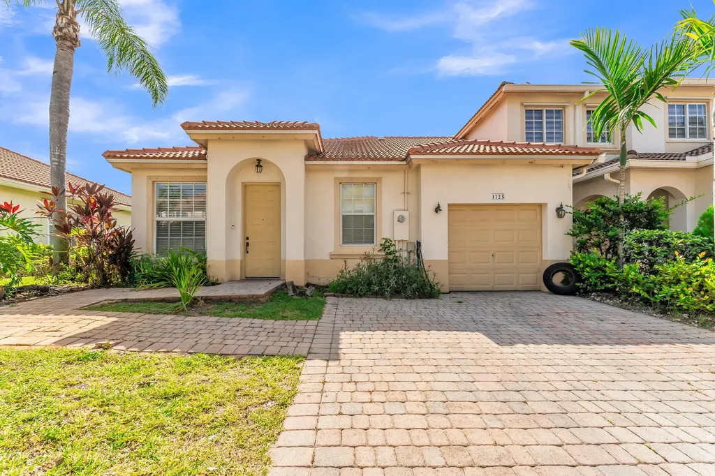 1723 NW 78th Way Pembroke Pines FL 33024