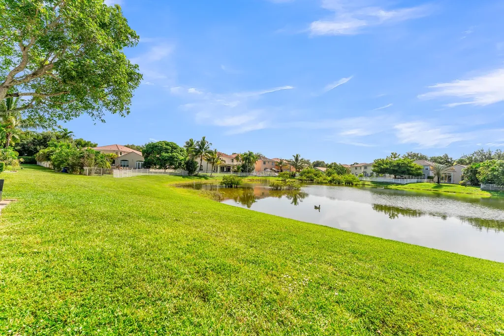 1723 NW 78th Way Pembroke Pines FL 33024