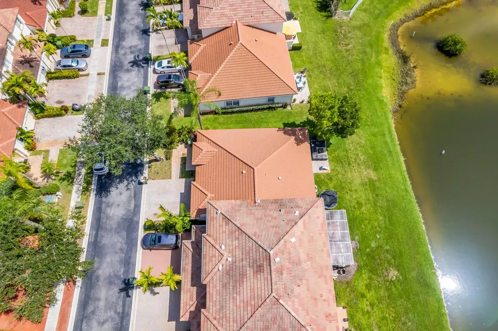 1723 NW 78th Way Pembroke Pines FL 33024