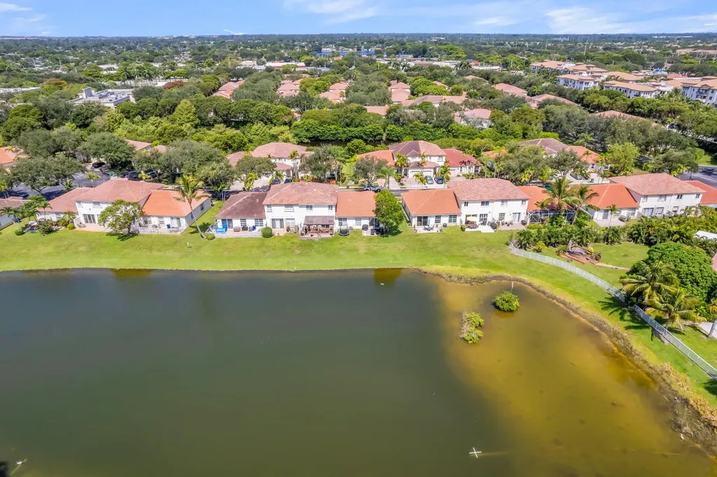 1723 NW 78th Way Pembroke Pines FL 33024