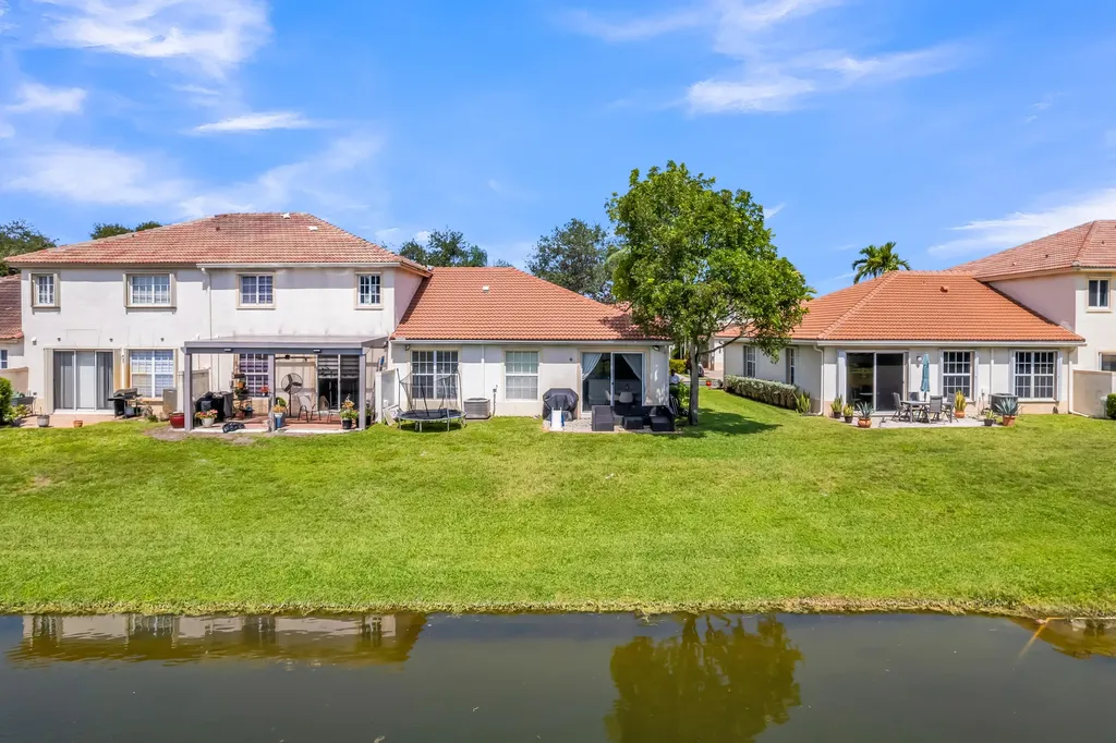 1723 NW 78th Way Pembroke Pines FL 33024