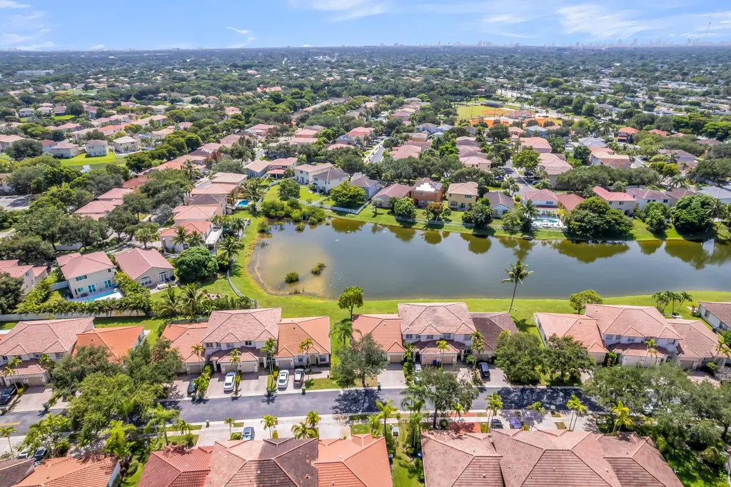 1723 NW 78th Way Pembroke Pines FL 33024
