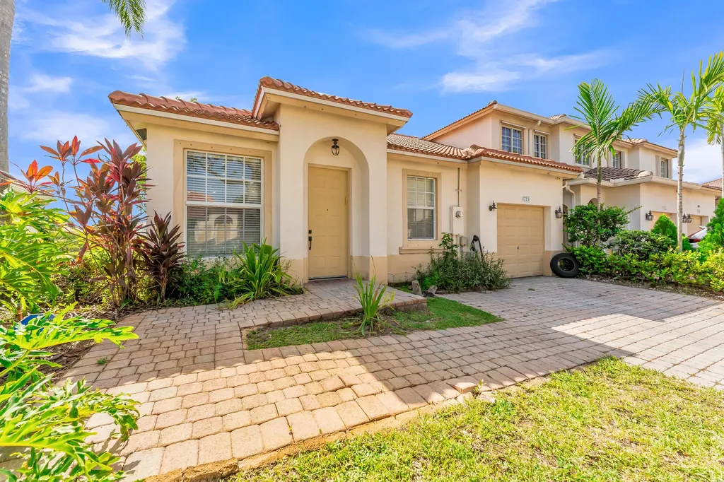 1723 NW 78th Way Pembroke Pines FL 33024
