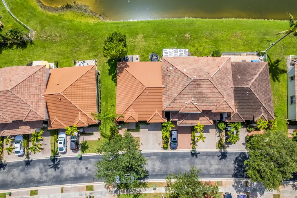 1723 NW 78th Way Pembroke Pines FL 33024