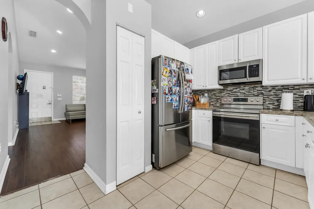 1723 NW 78th Way Pembroke Pines FL 33024