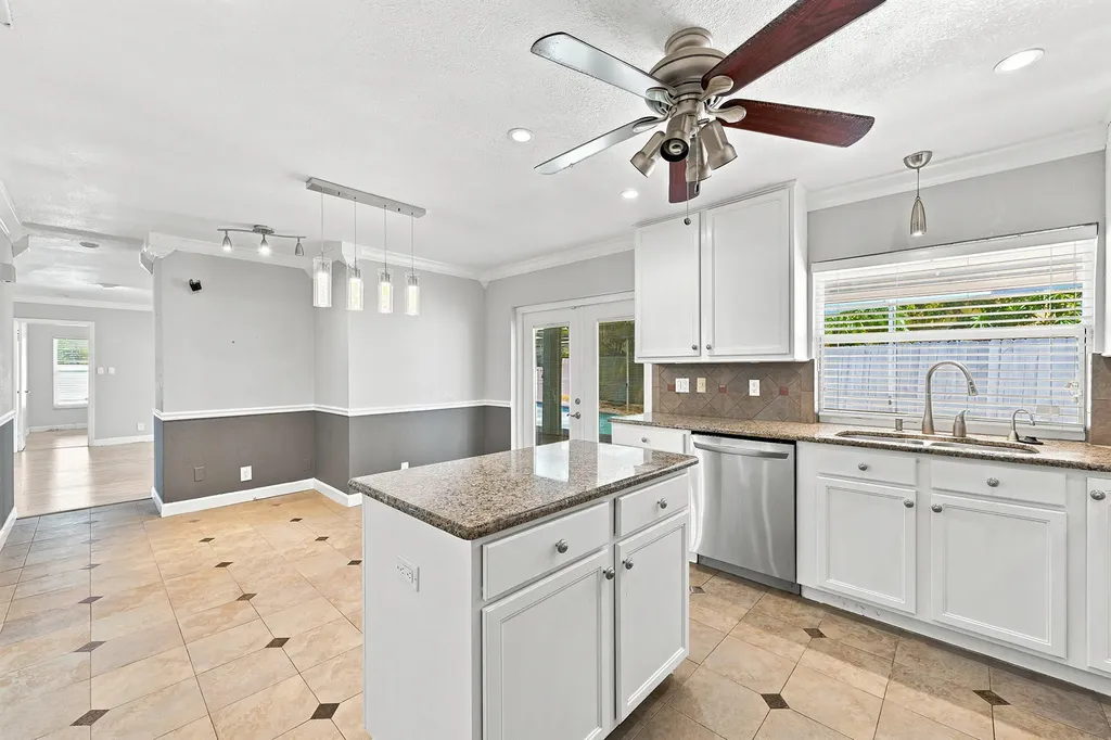5831 NW 56th Place Tamarac FL 33319