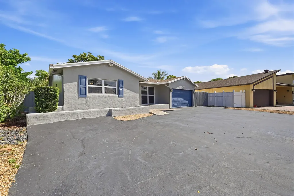 5831 NW 56th Place Tamarac FL 33319