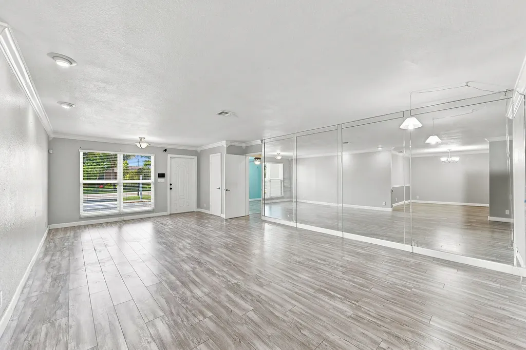 5831 NW 56th Place Tamarac FL 33319