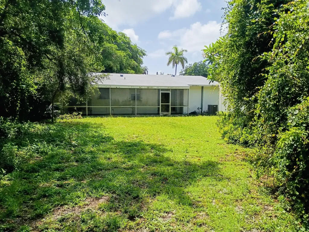 15250 NE 2nd Avenue Miami FL 33162