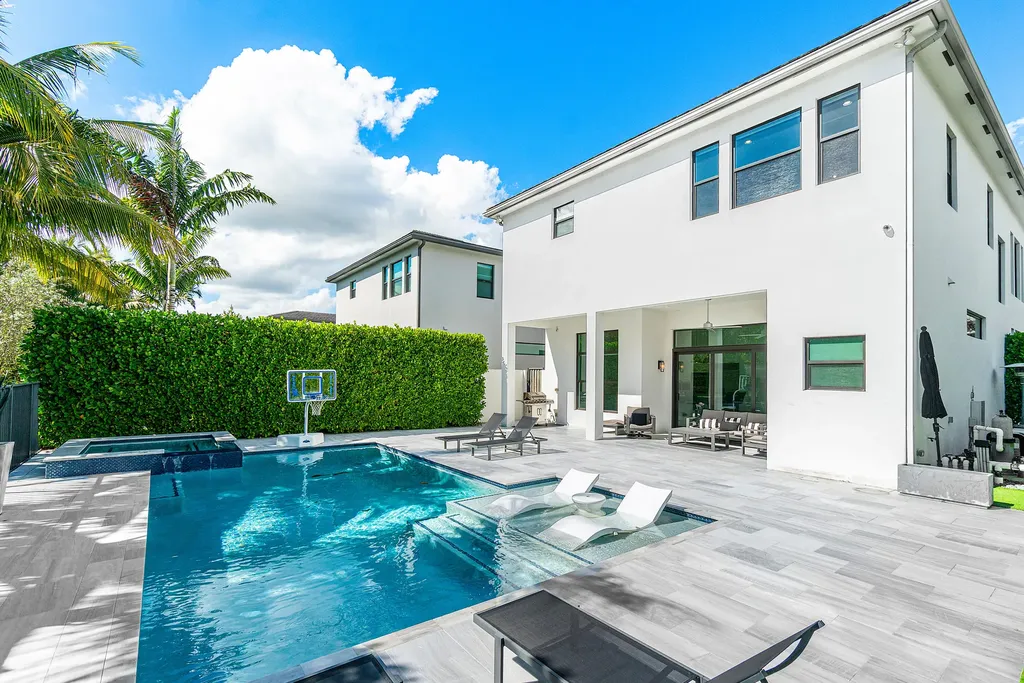 9006 Dulcetto Court Boca Raton FL 33496