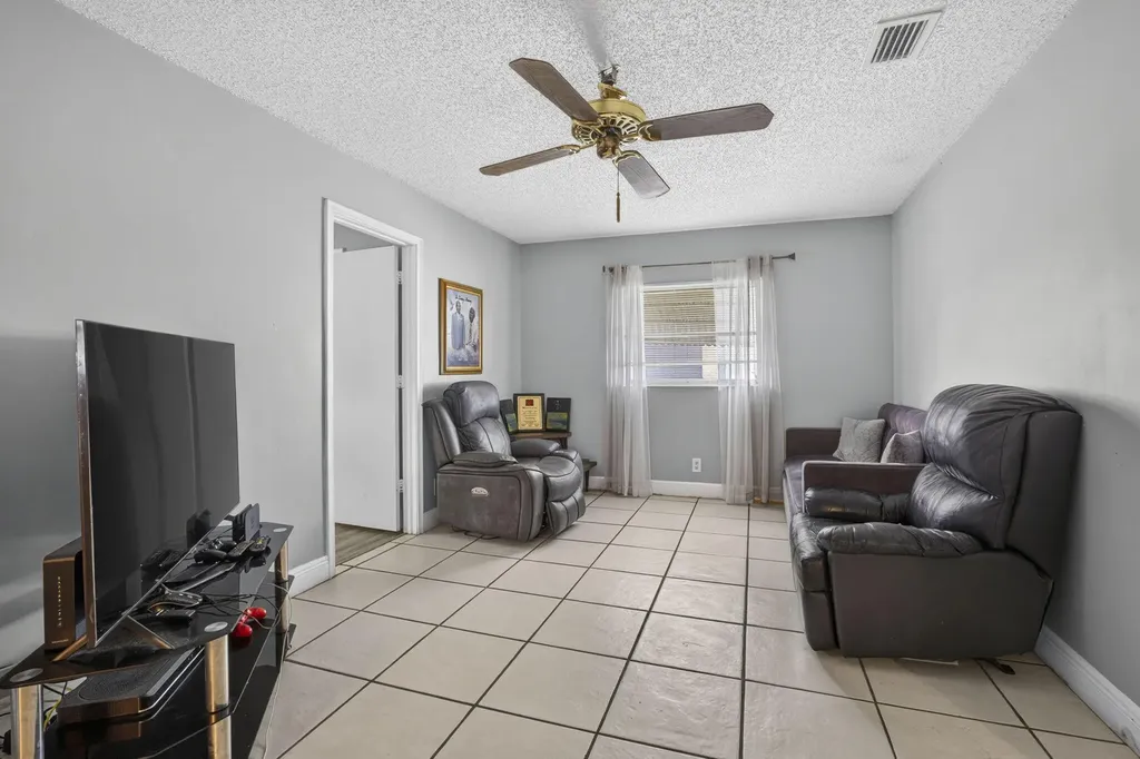 5337 Belleville Road West Palm Beach FL 33417