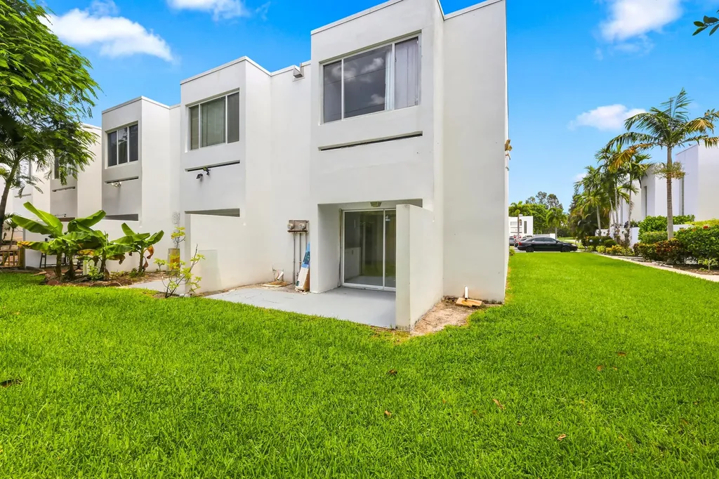 5120 Elmhurst Road West Palm Beach FL 33417