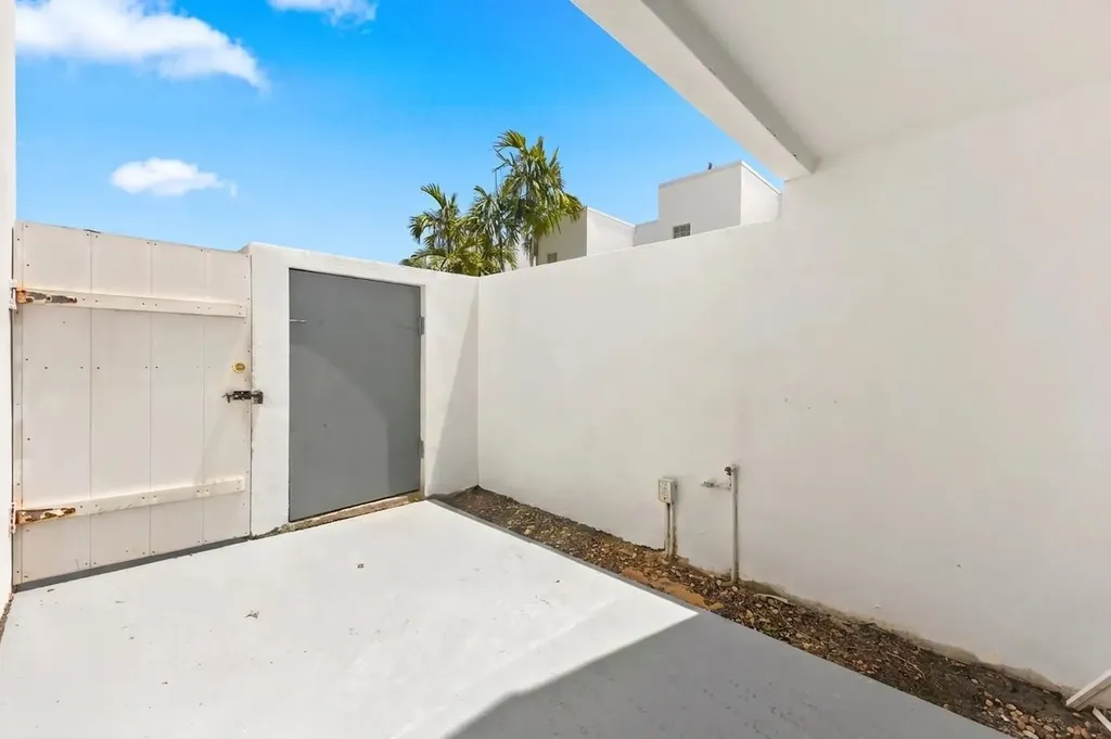 5120 Elmhurst Road West Palm Beach FL 33417