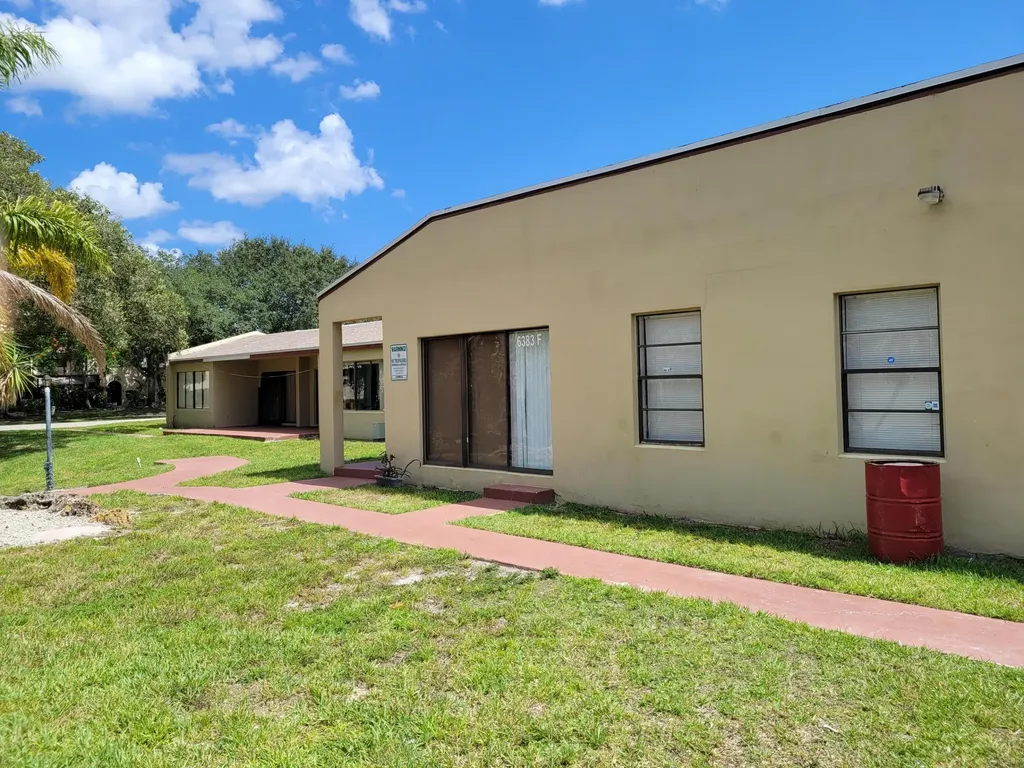 6383 10th Avenue N Greenacres FL 33463