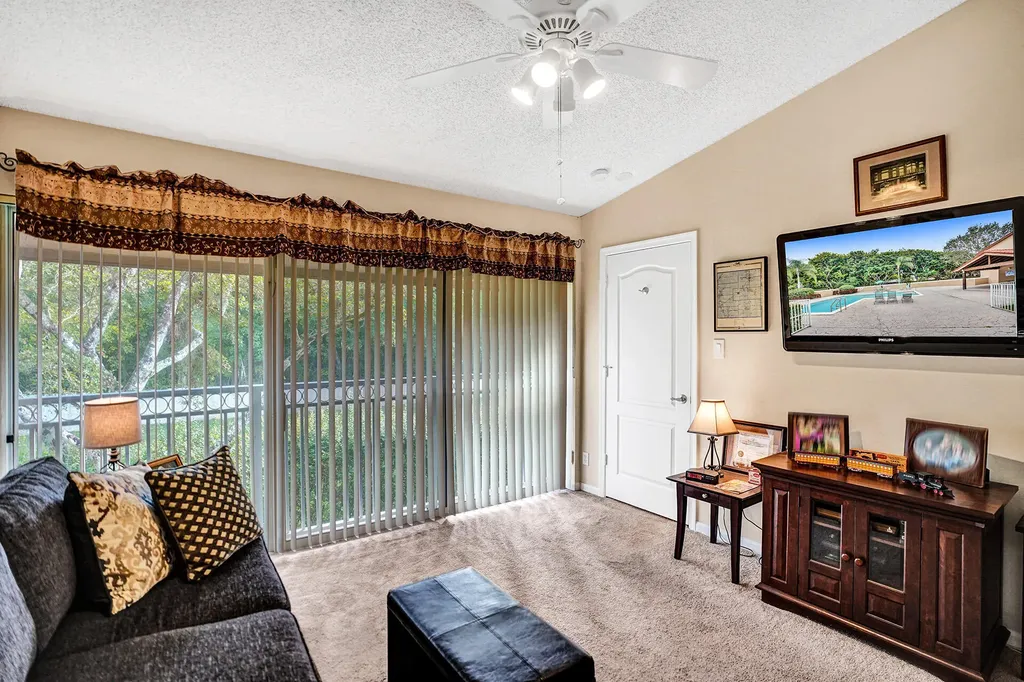 4941 Riverside Drive Coral Springs FL 33067