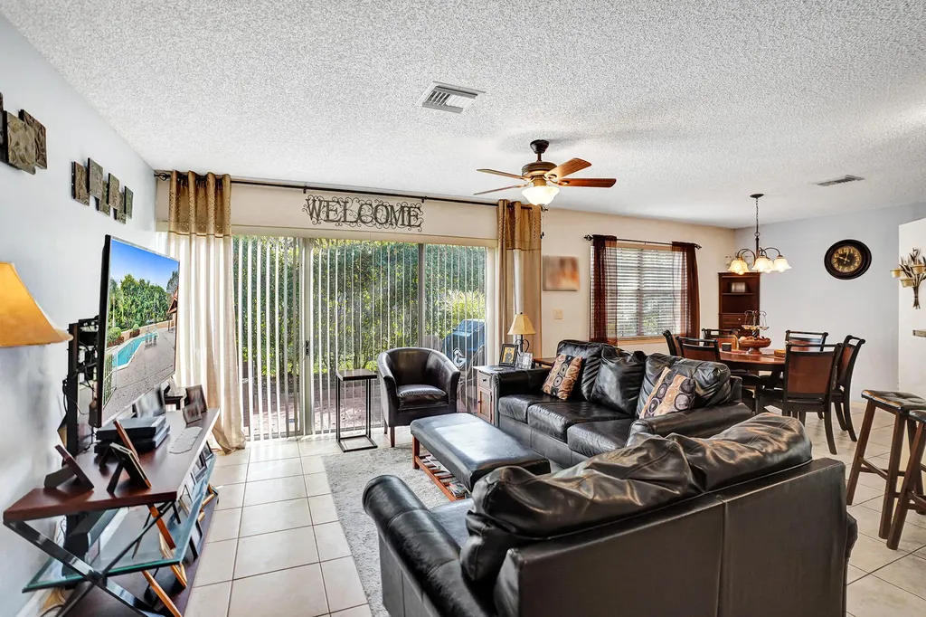 4941 Riverside Drive Coral Springs FL 33067