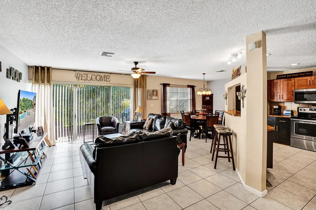 4941 Riverside Drive Coral Springs FL 33067
