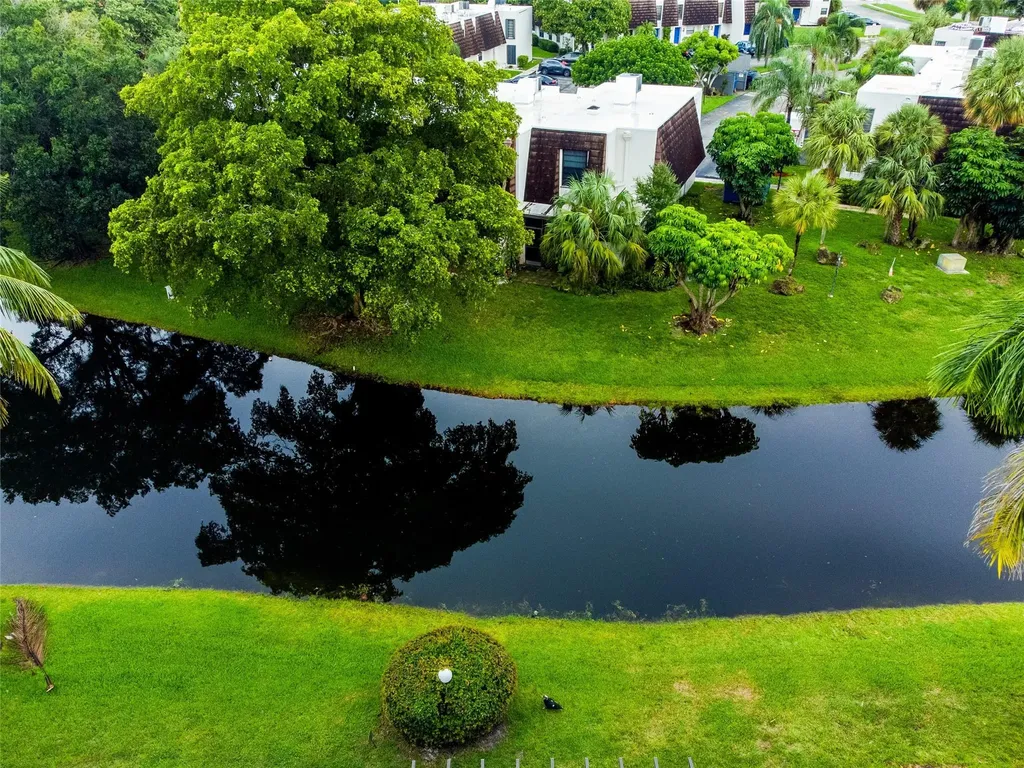 8973 Palm Tree Lane Pembroke Pines FL 33024