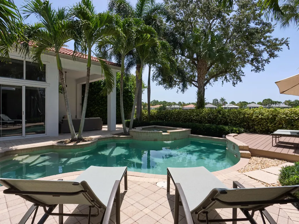 122 Via Paradisio Palm Beach Gardens FL 33418