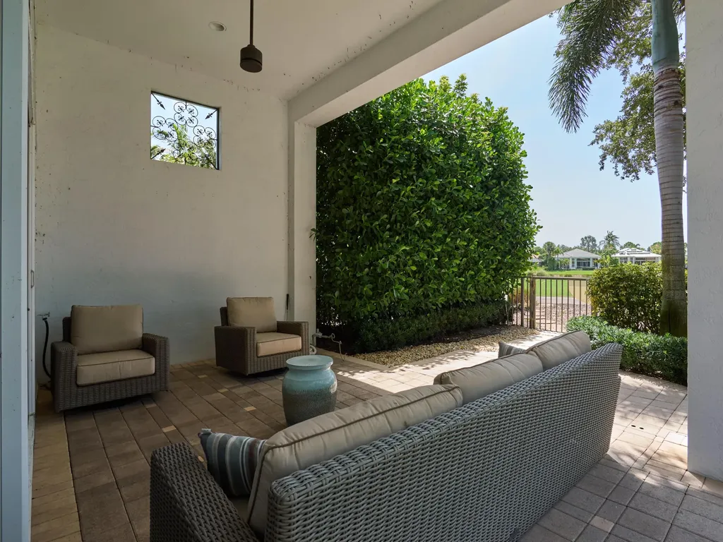 122 Via Paradisio Palm Beach Gardens FL 33418