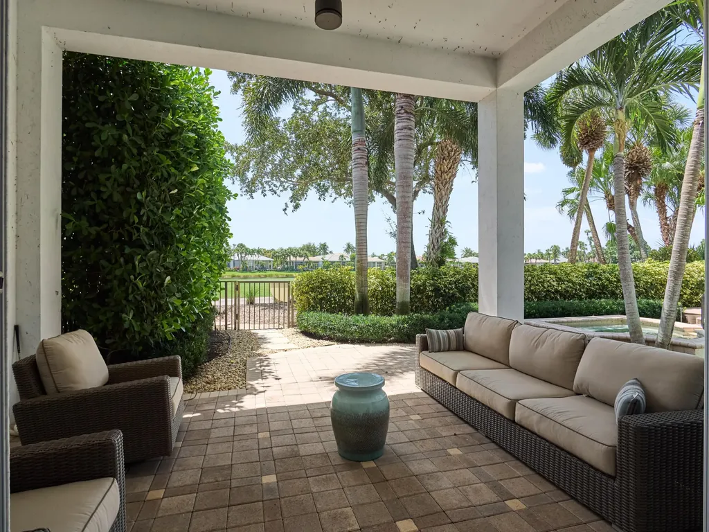 122 Via Paradisio Palm Beach Gardens FL 33418
