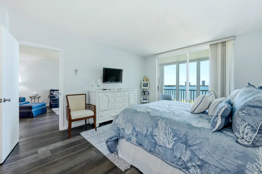 100 Paradise Harbour Boulevard North Palm Beach FL 33408