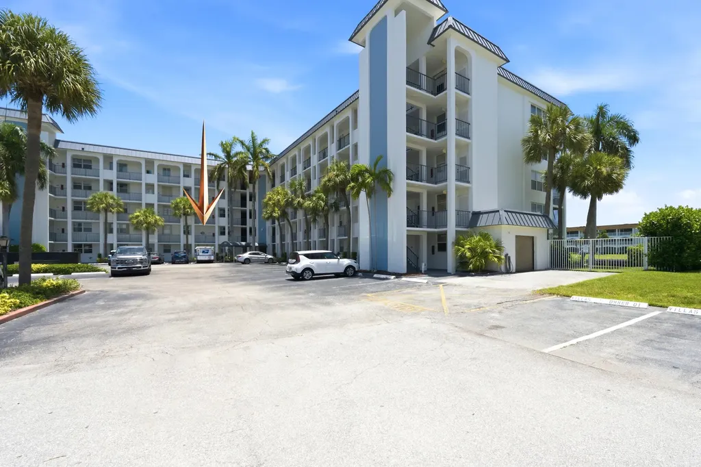 100 Paradise Harbour Boulevard North Palm Beach FL 33408