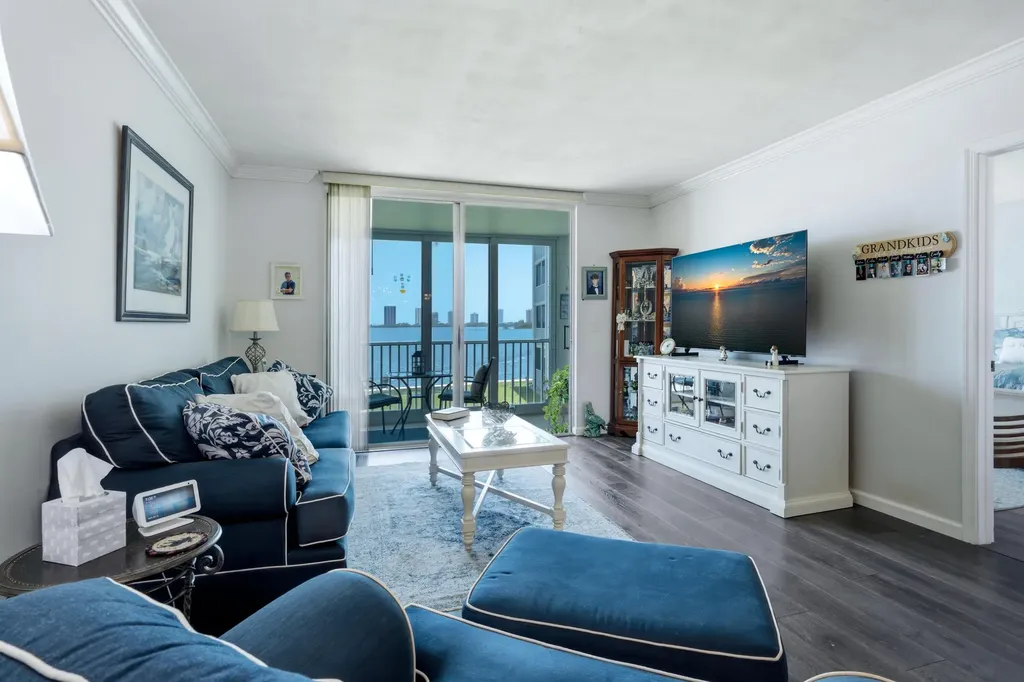 100 Paradise Harbour Boulevard North Palm Beach FL 33408