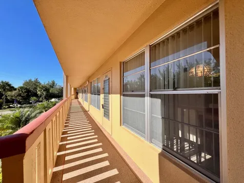 213 Wellington L West Palm Beach FL 33417