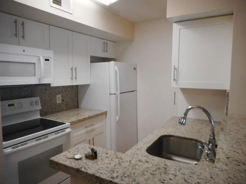 2946 S University Drive Davie FL 33328