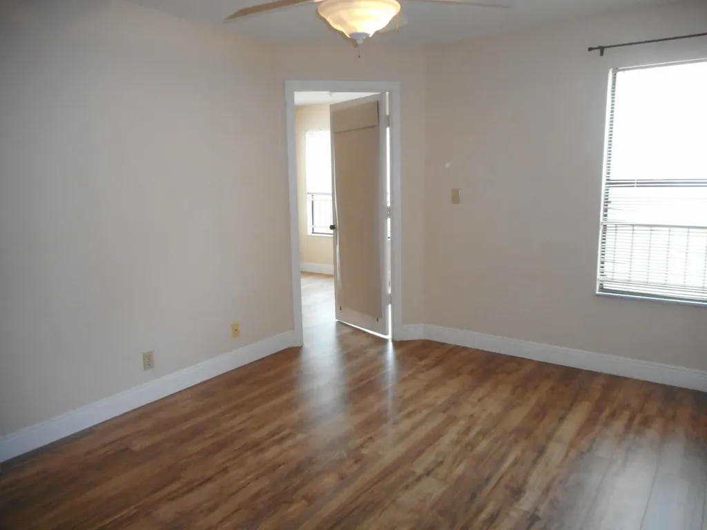 2946 S University Drive Davie FL 33328