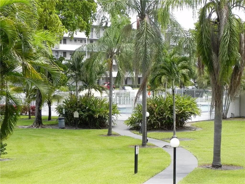 4650 Washington Street Hollywood FL 33021