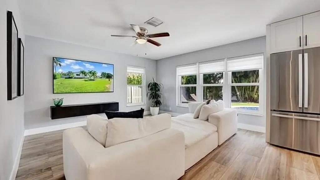 722 SW 28th Avenue Boynton Beach FL 33435